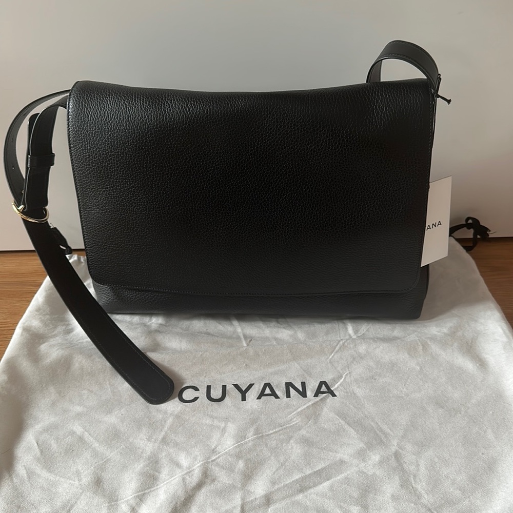 Cuyana 13 inch Messenger Bag Black NWT
